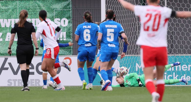 Leipzig, 11.05.2025, Red Bull Campus, Fußball, 1.Bundesliga, Frauen 25.Spieltag , RB Leipzig vs. Bayer 04 Leverkusen , Im Bild; Tor für RB Leipzig. Lisa Baum ( 11, RBL) trifft zum 1:0. , Nur zur redaktionellen Nutzung. Only editorial use. , DFL DFB regulations prohibit any use of photographs as image sequences and or quasi-video. ,