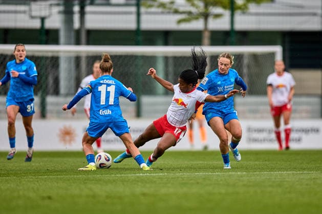 11.05.2026, GER, Frauenfußball, BL, 2025 2026, RB Leipzig - Bayer 04 Leverkusen Delice Boboy (17, RB Leipzig) im Zweikampf, Aktion, mit Ball Leipzig Trainingszentrum der Roten Bulle Sachsen Deutschland