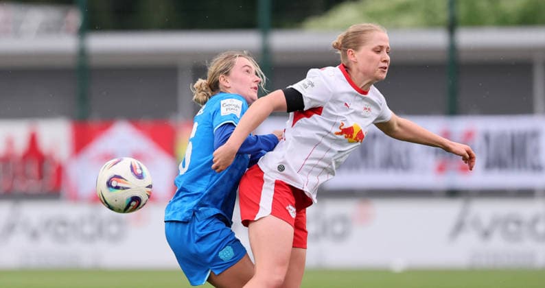 Leipzig, 11.05.2025, Red Bull Campus, Fußball, 1.Bundesliga, Frauen 25.Spieltag , RB Leipzig vs. Bayer 04 Leverkusen , Im Bild von links; Sofie Zdebel ( 16, LEV), Emilia Asgeirsdottir ( 8, RBL). , Nur zur redaktionellen Nutzung. Only editorial use. , DFL DFB regulations prohibit any use of photographs as image sequences and or quasi-video. ,