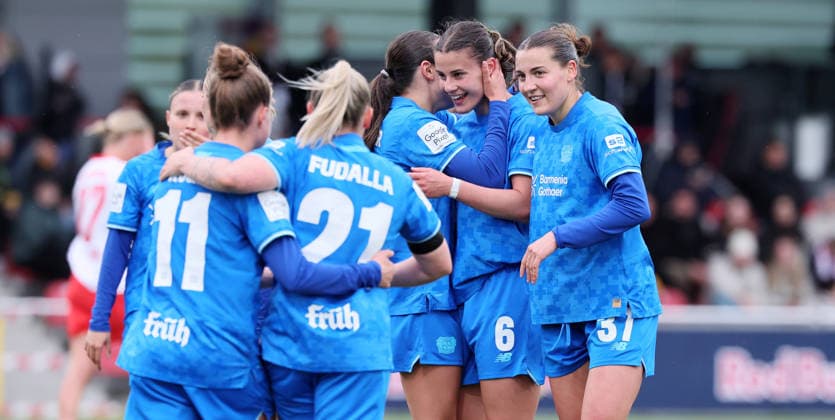 Leipzig, 11.05.2025, Red Bull Campus, Fußball, 1.Bundesliga, Frauen 25.Spieltag , RB Leipzig vs. Bayer 04 Leverkusen , Im Bild; Tor für Leverkusen. Katharina Piljic ( 6, LEV) trifft zum 1:2 und jubelt mit den Teamkollegen. , Nur zur redaktionellen Nutzung. Only editorial use. , DFL DFB regulations prohibit any use of photographs as image sequences and or quasi-video. ,