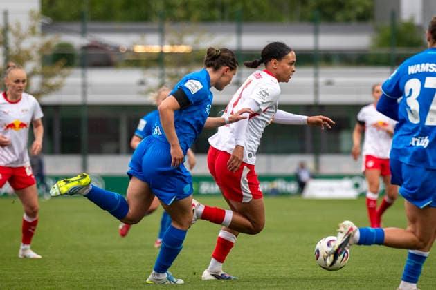 GER, Leipzig, Fußball, Google Pixel Frauen Bundesliga, 25. Spieltag, RB Leipzig vs. Bayer 04 Leverkusen im Bild v.l.: Lisa Baum (RB Leipzig 11), Aktion mit Ball 11.05.2026, RB Leipzig Training Akademie Cottaweg Leipzig DFB REGULATIONS PROHIBIT ANY USE OF PHOTOGRAPHS AS IMAGE SEQUENCES AND OR QUASI-VIDEO, Copyright: HMBxMedia PaulxFritz