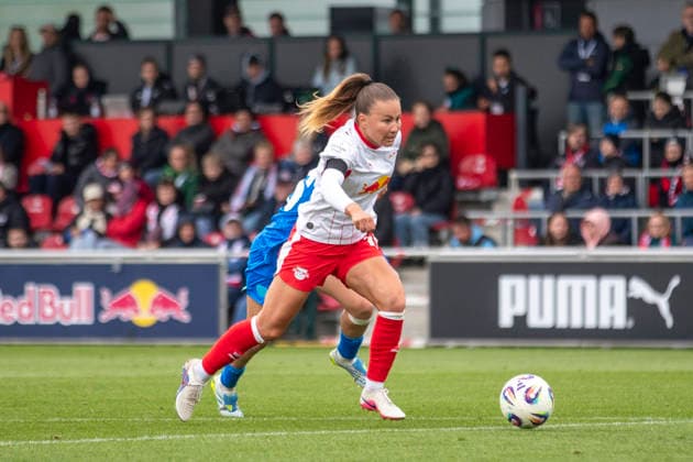 GER, Leipzig, Fußball, Google Pixel Frauen Bundesliga, 25. Spieltag, RB Leipzig vs. Bayer 04 Leverkusen im Bild v.l.: Annabel Schasching (RB Leipzig 16), Aktion mit Ball 11.05.2026, RB Leipzig Training Akademie Cottaweg Leipzig DFB REGULATIONS PROHIBIT ANY USE OF PHOTOGRAPHS AS IMAGE SEQUENCES AND OR QUASI-VIDEO, Copyright: HMBxMedia PaulxFritz