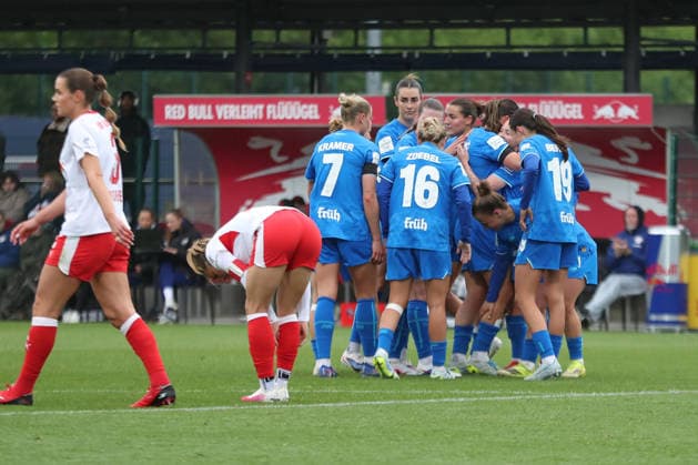Google Pixel Frauen-Bundesliga, RB Leipzig - Bayer Leverkusen; 11.05.2026 Tor-Jubel beim Team von Bayer Leverkusen. Fußball, Google Pixel Frauen-Bundesliga, Saison 2025 2026, 25. Spieltag: RB Leipzig vs. Bayer 04 Leverkusen am 11.05.2026, Trainingszentrum Cottaweg, Leipzig. DFB REGULATIONS PROHIBIT ANY USE OF PHOTOGRAPHS AS IMAGE SEQUENCES AND OR QUASI-VIDEO. Copyright: xBEAUTIFULxSPORTS JanxKaeferx