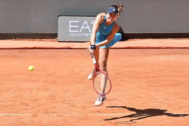 IPA84570674 - Iva Jovic USA in action during men s singles match at the Internazionali BNL d Italia at Foro Italico in Rome. during the match of Italian Open Tennis, Day 8 at the Foro Italico on May 11, 2026 in Rome, Italy. during Internazionali BNL d Italia, International Tennis match in Rome, Italy, May 11 2026  Copyright: xRobertoxRamaccia IPAxSportx xx 84570674