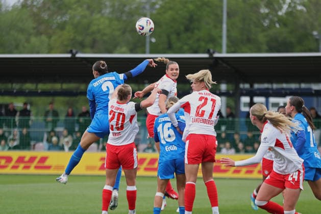 Google Pixel Frauen-Bundesliga, RB Leipzig - Bayer Leverkusen; 11.05.2026 Andrea Norheim (3, RB Leipzig) klärt per Kopf. Fußball, Google Pixel Frauen-Bundesliga, Saison 2025 2026, 25. Spieltag: RB Leipzig vs. Bayer 04 Leverkusen am 11.05.2026, Trainingszentrum Cottaweg, Leipzig. DFB REGULATIONS PROHIBIT ANY USE OF PHOTOGRAPHS AS IMAGE SEQUENCES AND OR QUASI-VIDEO. Copyright: xBEAUTIFULxSPORTS JanxKaeferx