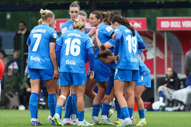 Deutschland: Fußball Google Pixel Frauen-Bundesliga 2025 - 2026, 25. Spieltag - RB Leipzig gegen Bayer 04 Leverkusen, Trainingszentrum von RB Leipzig (Leipzig): Jubeltraube Bayer 04 Leverkusen Copyright: xLucasxWalterx
