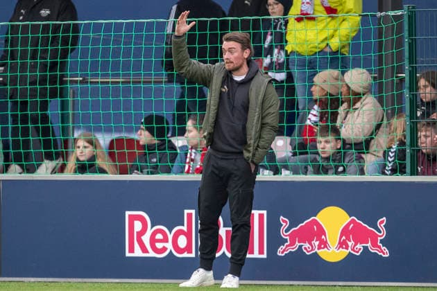 GER, Leipzig, Fußball, Google Pixel Frauen Bundesliga, 25. Spieltag, RB Leipzig vs. Bayer 04 Leverkusen im Bild v.l.: Jonas Stephan (Cheftrainer RB Leipzig), taktische Geste 11.05.2026, RB Leipzig Training Akademie Cottaweg Leipzig DFB REGULATIONS PROHIBIT ANY USE OF PHOTOGRAPHS AS IMAGE SEQUENCES AND OR QUASI-VIDEO, Copyright: HMBxMedia PaulxFritz