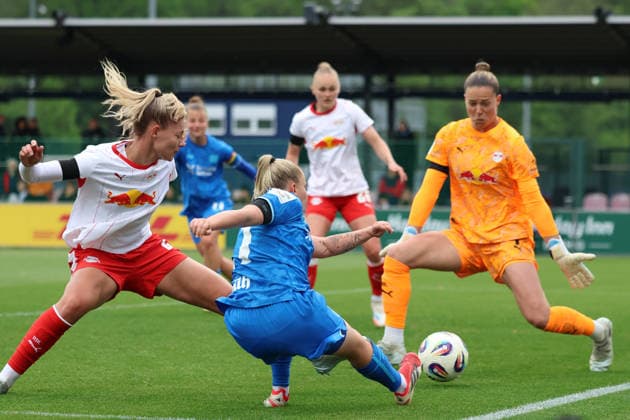Deutschland: Fußball Google Pixel Frauen-Bundesliga 2025 - 2026, 25. Spieltag - RB Leipzig gegen Bayer 04 Leverkusen, Trainingszentrum von RB Leipzig (Leipzig): Abschluss Vanessa Fudalla (Bayer 04 Leverkusen Frauen, 21) Copyright: xLucasxWalterx