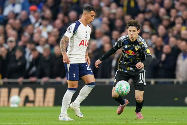 Tottenham Hotspur v Leeds United, Premier League Pedro Porro of Tottenham Hotspur under pressure from Brenden Aaronson of Leeds United during the Tottenham Hotspur v Leeds United Premier League match at the Tottenham Hotspur Stadium, London, England on 11 May 2026 Credit: Dylan Hepworth Every Second Media Editorial use only. All images are copyright Every Second Media Limited. No images may be reproduced without prior permission. All rights reserved. Premier League and Football League images are subject to licensing agreements with Football DataCo Limited. see https: www.football-dataco.com Copyright: xIMAGO EveryxSecondxMediax ESM-1988-0023 DylanxHepworthx xEveryxSecondxMediax