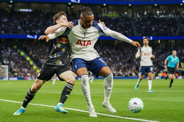 Tottenham Hotspur v Leeds United, Premier League Destiny Udogie of Tottenham Hotspur under pressure from Daniel James of Leeds United during the Tottenham Hotspur v Leeds United Premier League match at the Tottenham Hotspur Stadium, London, England on 11 May 2026 Credit: Dylan Hepworth Every Second Media Editorial use only. All images are copyright Every Second Media Limited. No images may be reproduced without prior permission. All rights reserved. Premier League and Football League images are subject to licensing agreements with Football DataCo Limited. see https: www.football-dataco.com Copyright: xIMAGO EveryxSecondxMediax ESM-1988-0026 DylanxHepworthx xEveryxSecondxMediax
