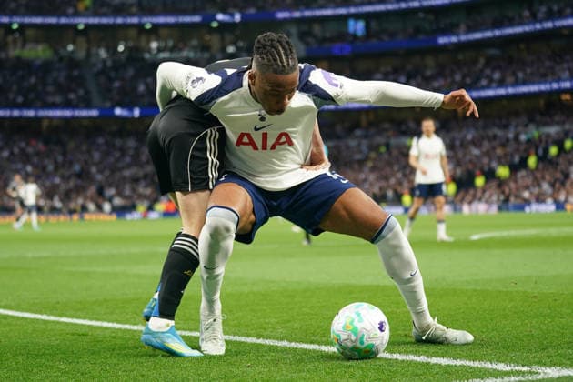 Tottenham Hotspur v Leeds United, Premier League Destiny Udogie of Tottenham Hotspur under pressure from Daniel James of Leeds United during the Tottenham Hotspur v Leeds United Premier League match at the Tottenham Hotspur Stadium, London, England on 11 May 2026 Credit: Dylan Hepworth Every Second Media Editorial use only. All images are copyright Every Second Media Limited. No images may be reproduced without prior permission. All rights reserved. Premier League and Football League images are subject to licensing agreements with Football DataCo Limited. see https: www.football-dataco.com Copyright: xIMAGO EveryxSecondxMediax ESM-1988-0027 DylanxHepworthx xEveryxSecondxMediax