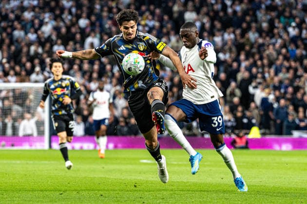 11th May 2026; Tottenham Hotspur Stadium, London, England; Premier League Football, Tottenham Hotspur versus Leeds United; Pascal Struijk of Leeds United holds off Randal Kolo Muani of Tottenham Hotspur GodfreyxPitt