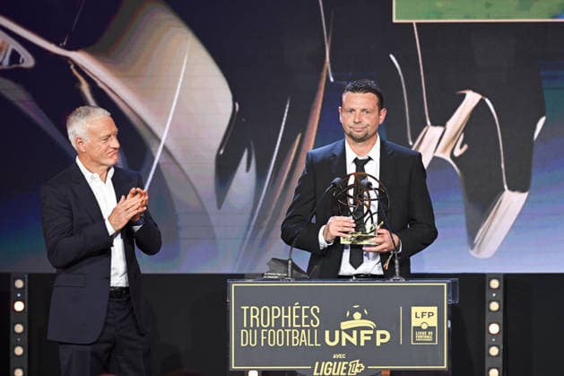 Trophee UNFP 2026 Didier DESCHAMPS (Selectionneur France) - Stephane DUMONT (Entraineur Troyes ESTAC) during the 2026 UNFP Trophy ceremony at Palais Brongniart on May 11, 2026 in Paris, France. Paris France  Copyright: xFEPx 776493480