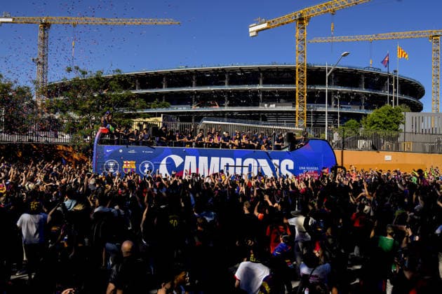 Barcelona celebrates double trophy success with fans BARCELONA, SPAIN - MAY 11: Players of FC Barcelona, Barca celebrate winning the 2025 26 LaLiga and Supercopa de Espana titles with supporters in the streets of Barcelona, Spain, on May 11, 2026. Adria Puig Anadolu Barcelona Spain. Editorial use only. Please get in touch for any other usage.  Copyright: x2026xAnadoluxAdriaxPuigx