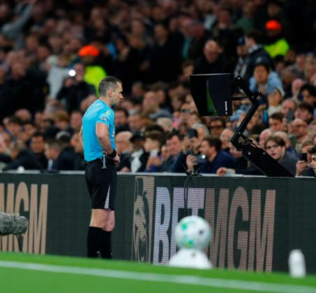 Tottenham Hotspur v Leeds United, London, UK - 11 May 2026 Referee Jarrad Gillet checks VAR during the Premier League match between Tottenham Hotspur and Leeds United at Tottenham Hotspur Stadium, London on 11 May 2026 ( London Tottenham Hotspur Stadium London England Copyright: xTomxCusden PPAUKx PPA-274317