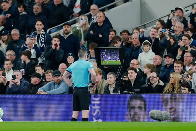Premier League 2025 26 Tottenham Hotspur v Leeds United Tottenham Hotspur Stadium 11.05.2026 Referee, Jarred Gillett check for a penalty after Mathys Tel of Tottenham Hotspur kicks Ethan Ampadu (c) of Leeds United in the face Premier League 2025 26 Tottenham Hotspur v Leeds United Tottenham Hotspur Stadium 11.05.2026 Photograph By Marc Aspland The Times  Copyright: xMarcxAsplandx NINTCHDBPICT001079910358
