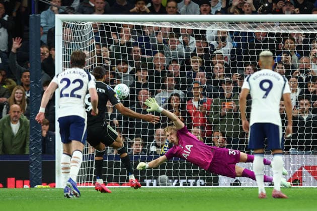 Premier League: Tottenham Hotspur v Leeds United LONDON, UK - 11th May 2026: Dominic Calvert-Lewin of Leeds United scores his side s first goal past Antonin Kinksy of Tottenham Hotspur from the penalty spot during the Premier League match between Tottenham Hotspur FC and Leeds United FC at Tottenham Hotspur Stadium London Tottenham Hotspur Stadium England United Kingdom Copyright: xCraigxMercerx xPeakxActionxPhotosx