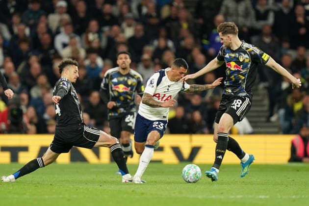 Tottenham Hotspur v Leeds United, Premier League Pedro Porro of Tottenham Hotspur under pressure from Ethan Ampadu of Leeds United and Anton Stach of Leeds United during the Tottenham Hotspur v Leeds United Premier League match at the Tottenham Hotspur Stadium, London, England on 11 May 2026 Credit: Dylan Hepworth Every Second Media Editorial use only. All images are copyright Every Second Media Limited. No images may be reproduced without prior permission. All rights reserved. Premier League and Football League images are subject to licensing agreements with Football DataCo Limited. see https: www.football-dataco.com Copyright: xIMAGO EveryxSecondxMediax ESM-1988-0043 DylanxHepworthx xEveryxSecondxMediax