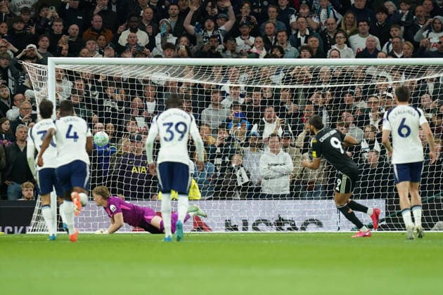Tottenham Hotspur v Leeds United, Premier League Dominic Calvert-Lewin of Leeds United scoring his goal to make it 1-1 during the Tottenham Hotspur v Leeds United Premier League match at the Tottenham Hotspur Stadium, London, England on 11 May 2026 Credit: Dylan Hepworth Every Second Media Editorial use only. All images are copyright Every Second Media Limited. No images may be reproduced without prior permission. All rights reserved. Premier League and Football League images are subject to licensing agreements with Football DataCo Limited. see https: www.football-dataco.com Copyright: xIMAGO EveryxSecondxMediax ESM-1988-0049 DylanxHepworthx xEveryxSecondxMediax