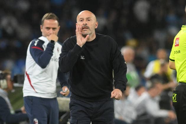 Bologna™s head coach Vincenzo Italiano gestures during the Serie A soccer match between Napoli and Bologna at the Diego Armando Maradona Stadium in Naples, southern italy - Monday , May 11, 2026. - Soccer .  Copyright: xAlessandroxGarofalo LaPressex