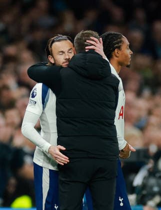 Premier League 2025 26 Tottenham Hotspur v Leeds United Tottenham Hotspur Stadium 11.05.2026 James Maddison of Tottenham Hotspur hugs Tottenham Hotspur manager Roberto De Zerbi as he is brought on Premier League 2025 26 Tottenham Hotspur v Leeds United Tottenham Hotspur Stadium 11.05.2026 Photograph By Marc Aspland The Times  Copyright: xMarcxAsplandx NINTCHDBPICT001079912538