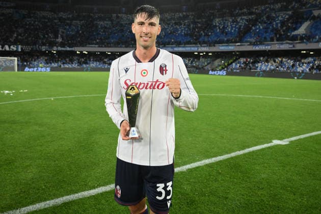 The MVP of the match Bologna s Juan Miranda during the Serie A soccer match between Napoli and Bologna at the Diego Armando Maradona Stadium in Naples, southern italy - Monday , May 11, 2026. - Soccer .  Copyright: xAlessandroxGarofalo LaPressex