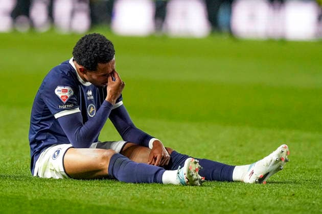 Millwall v Hull City, Sky Bet Championship Millwall forward Femi Azeez (11) dejected at Full Time during the Millwall v Hull City EFL Sky Bet Championship Play-Off Semi-Final 2nd Leg match at The Den, London, England on 11 May 2026 Credit: Robbie Hoad Every Second Media Editorial use only. All images are copyright Every Second Media Limited. No images may be reproduced without prior permission. All rights reserved. Premier League and Football League images are subject to licensing agreements with Football DataCo Limited. see https: www.football-dataco.com Copyright: xIMAGO EveryxSecondxMediax ESM-1985-0021 RobbiexHoadx xEveryxSecondxMediax