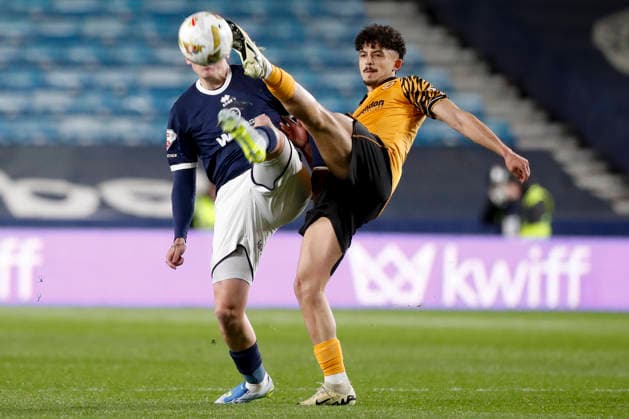 Millwall v Hull City Sky Bet Championship Alfie Doughty of Millwall and Mohamed Belloumi of Hull City in action during the Sky Bet Championship Play-Off Semi-Final Second Leg match at The Den, London 11 05 2026 UK Newspapers OUT Copyright: xPaulxChestertonx FIL-23419-0285