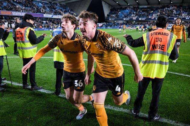 Millwall v Hull City 11 May 2026, London - EFL Championship Play-offs - Semi Final, Second Leg - Millwall v Hull City - Lewis Koumas of Hull City and Charlie Hughes of Hull City duck under the wire held by the stewards to go and celebrate with the fans - Photo: Jacques Feeney Offside. London UK Copyright: xJacquesxFeeneyx xOffsidexOffside