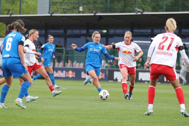 Google Pixel Frauen-Bundesliga, RB Leipzig - Bayer Leverkusen; 11.05.2026 Sofie Zdebel (16, Bayer Leverkusen) am Ball. Fußball, Google Pixel Frauen-Bundesliga, Saison 2025 2026, 25. Spieltag: RB Leipzig vs. Bayer 04 Leverkusen am 11.05.2026, Trainingszentrum Cottaweg, Leipzig. DFB REGULATIONS PROHIBIT ANY USE OF PHOTOGRAPHS AS IMAGE SEQUENCES AND OR QUASI-VIDEO. Copyright: xBEAUTIFULxSPORTS JanxKaeferx