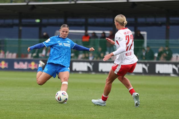 Google Pixel Frauen-Bundesliga, RB Leipzig - Bayer Leverkusen; 11.05.2026 Estrella Merino Gonzalez (10, Bayer Leverkusen) holt zum Schuss aus. Fußball, Google Pixel Frauen-Bundesliga, Saison 2025 2026, 25. Spieltag: RB Leipzig vs. Bayer 04 Leverkusen am 11.05.2026, Trainingszentrum Cottaweg, Leipzig. DFB REGULATIONS PROHIBIT ANY USE OF PHOTOGRAPHS AS IMAGE SEQUENCES AND OR QUASI-VIDEO. Copyright: xBEAUTIFULxSPORTS JanxKaeferx