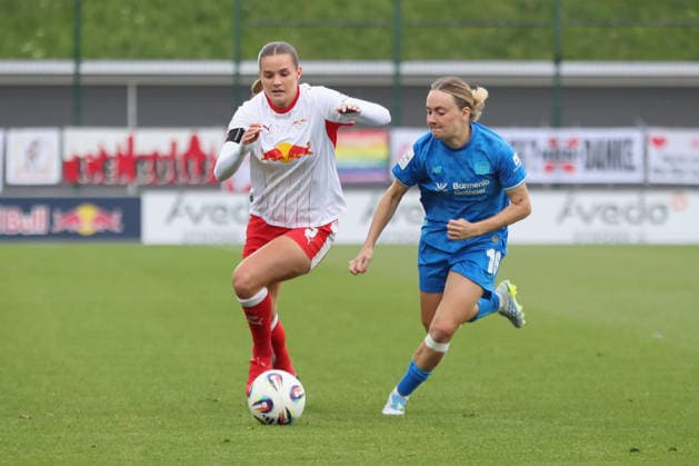 Google Pixel Frauen-Bundesliga, RB Leipzig - Bayer Leverkusen; 11.05.2026 Andrea Norheim (3, RB Leipzig) gegen Sofie Zdebel (16, Bayer Leverkusen). Fußball, Google Pixel Frauen-Bundesliga, Saison 2025 2026, 25. Spieltag: RB Leipzig vs. Bayer 04 Leverkusen am 11.05.2026, Trainingszentrum Cottaweg, Leipzig. DFB REGULATIONS PROHIBIT ANY USE OF PHOTOGRAPHS AS IMAGE SEQUENCES AND OR QUASI-VIDEO. Copyright: xBEAUTIFULxSPORTS JanxKaeferx