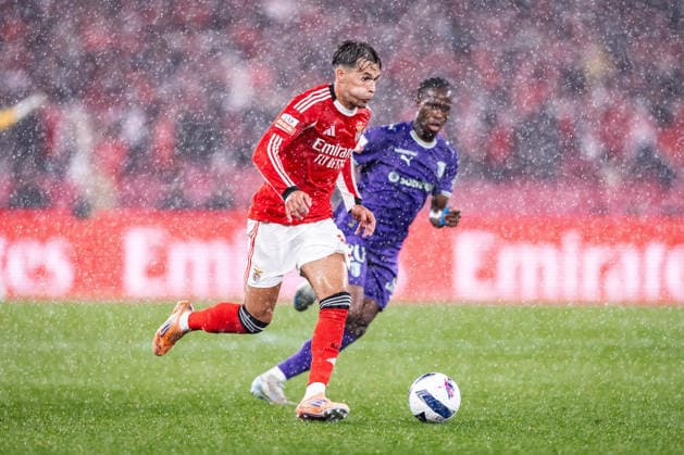 Sport Bilder des Tages #2 May 11, 2026, Lisbon, Lisbon, Portugal: Amar Dedic of SL Benfica controls the ball during the Primeira Liga match between SL Benfica and SC Braga at Estadio da Luz on May 11, 2026 in Lisbon, Portugal. Lisbon Portugal - ZUMAg283 20260511_zsp_g283_060 Copyright: xJoaoxGregoriox