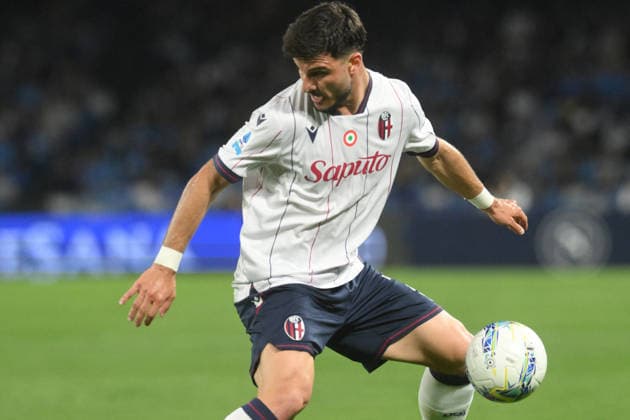 CALCIO - Serie A - SSC Napoli vs Bologna FC Photo by IPA ABACAPRESS.COM84580249 - Riccardo Orsolini of Bologna FC in action during the Serie A Enelive match between SSC Napoli vs Bologna FC at Diego Armando Maradona Stadium Naples Italy  Copyright: xIPAxSport ABACAx