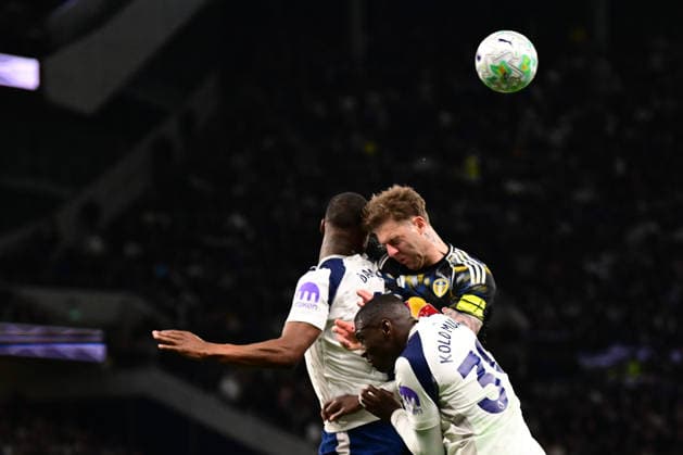 Tottenham Hotspur v Leeds United, Premier League Leeds United midfielder Sean Longstaff (8) head-butts Tottenham Hotspur defender Kevin Danso (4) during the Premier League match between Tottenham Hotspur and Leeds United at Tottenham Hotspur Stadium, London, UK, on 11 May 2026. London Tottenham Hotspur Stadium London UK Editorial use only DataCo restrictions apply See www.football-dataco.com , Copyright: xPaulxBockingx PSI-24237-0218
