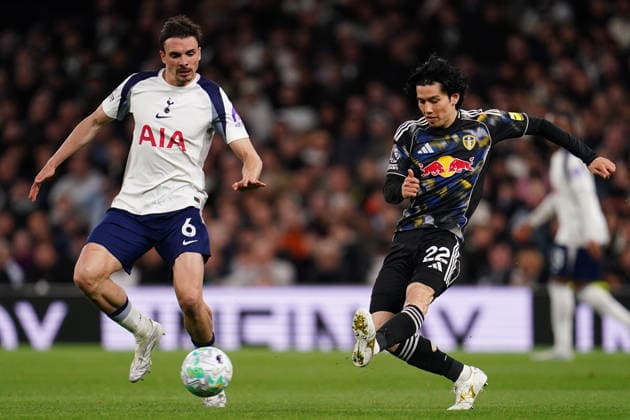 Premier League: Tottenham Hotspur v Leeds United Ao Tanaka of Leeds United attempts pass under pressure during the Premier League match Tottenham Hotspur vs Leeds United at Tottenham Hotspur Stadium, London, United Kingdom on 11 May 2026 (Photo by Harvey Murphy News Images) Copyright: xHarveyxMurphy NewsxImagesx
