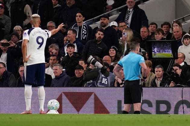 Premier League: Tottenham Hotspur v Leeds United Referee Jarred Gillett watches screen on penalty decision during the Premier League match Tottenham Hotspur vs Leeds United at Tottenham Hotspur Stadium, London, United Kingdom on 11 May 2026 (Photo by Harvey Murphy News Images) Copyright: xHarveyxMurphy NewsxImagesx