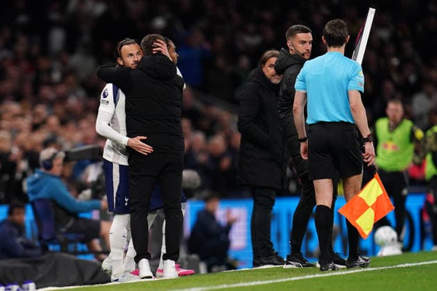 Premier League: Tottenham Hotspur v Leeds United Roberto De Zerbi manager of Tottenham Hotspur and James Maddison of Tottenham Hotspur during the Premier League match Tottenham Hotspur vs Leeds United at Tottenham Hotspur Stadium, London, United Kingdom on 11 May 2026 (Photo by Harvey Murphy News Images) Copyright: xHarveyxMurphy NewsxImagesx