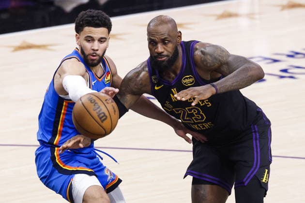 NBA, Basketball Herren, USA Playoffs - Los Angeles Lakers vs. Oklahoma City Thunder Game 4 Oklahoma City Thunder guard Ajay Mitchell (L) and Los Angeles Lakers forward LeBron James (R) fight for the ball during the first half of the NBA Playoffs western conference semifinals game four between the Los Angeles Lakers and Oklahoma City Thunder at Crypto.Com Arena in Los Angeles, California, USA, 11 May 2026. LOS ANGELES CALIFORNIA UNITED STATES  Copyright: xCHRISxTORRESx
