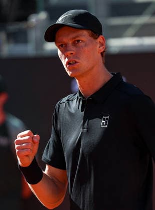 (260512) -- ROME, May 12, 2026 -- Jannik Sinner celebrates scoring during the men s singles round of 32 match between Jannik Sinner of Italy and Alexei Popyrin of Australia at the ATP, Tennis Herren Italian Open in Rome, Italy, May 11, 2026. ) (SP)ITALY-ROME-TENNIS-ATP-ITALIAN OPEN-MEN S SINGLES WangxKaiyan 