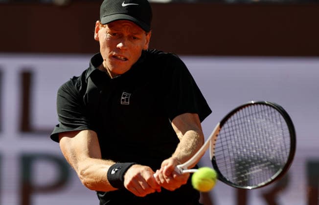 (260512) -- ROME, May 12, 2026 -- Jannik Sinner hits a return during the men s singles round of 32 match between Jannik Sinner of Italy and Alexei Popyrin of Australia at the ATP, Tennis Herren Italian Open in Rome, Italy, May 11, 2026. ) (SP)ITALY-ROME-TENNIS-ATP-ITALIAN OPEN-MEN S SINGLES WangxKaiyan 