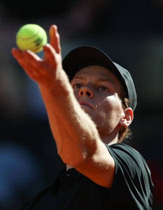 (260512) -- ROME, May 12, 2026 -- Jannik Sinner serves during the men s singles round of 32 match between Jannik Sinner of Italy and Alexei Popyrin of Australia at the ATP, Tennis Herren Italian Open in Rome, Italy, May 11, 2026. ) (SP)ITALY-ROME-TENNIS-ATP-ITALIAN OPEN-MEN S SINGLES WangxKaiyan 