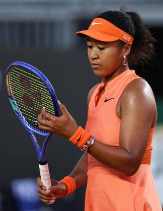 (260512) -- ROME, May 12, 2026 -- Osaka Naomi reacts during the women s singles round of 16 match between Iga Swiatek of Poland and Osaka Naomi of Japan at the WTA, Tennis Damen Italian Open in Rome, Italy, May 11, 2026. ) (SP)ITALY-ROME-TENNIS-WTA-ITALIAN OPEN-WOMEN S SINGLES WangxKaiyan 