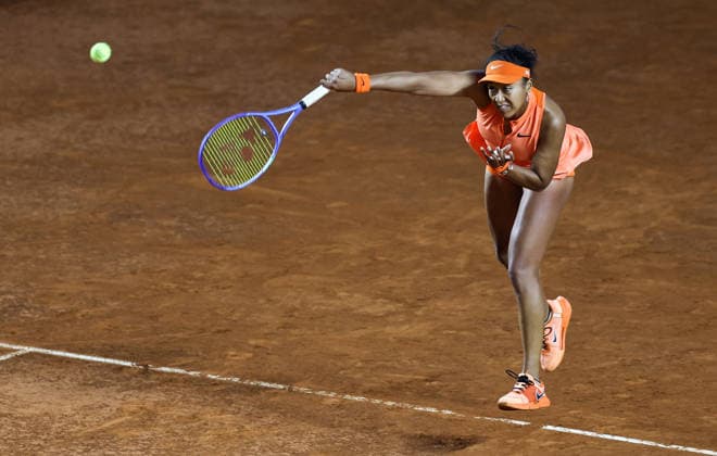 (260512) -- ROME, May 12, 2026 -- Osaka Naomi serves during the women s singles round of 16 match between Iga Swiatek of Poland and Osaka Naomi of Japan at the WTA, Tennis Damen Italian Open in Rome, Italy, May 11, 2026. ) (SP)ITALY-ROME-TENNIS-WTA-ITALIAN OPEN-WOMEN S SINGLES WangxKaiyan 