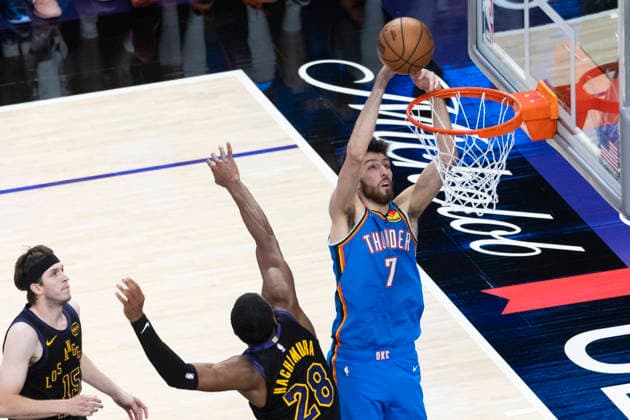 May 11, 2026, Los Angeles, California, USA: Oklahoma City ThunderÃ¢â‚¬â ¢s Chet Holmgren (7) goes to the basket under pressure from Los Angeles LakersÃ¢â‚¬â ¢ Rui Hachimura (28) during Game 4 of a second-round NBA, Basketball Herren, USA playoff series at Crypto.com Arena on Monday, May 11, 2026 in Los Angeles. NBA Playoff 2026: Thunder 115:110 Lakers  - ZUMAc68_ 20260511_zaf_c68_074 Copyright: xRingoxChiux