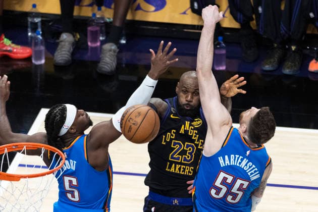 May 11, 2026, Los Angeles, California, USA: Los Angeles LakersÃ¢â‚¬â ¢ LeBron James (23) passes the ball while defended by Oklahoma City ThunderÃ¢â‚¬â ¢s Luguentz Dort (5) and Isaiah Hartenstein (55) during Game 4 of a second-round NBA, Basketball Herren, USA playoff series at Crypto.com Arena on Monday, May 11, 2026 in Los Angeles. NBA Playoff 2026: Thunder 115:110 Lakers  - ZUMAc68_ 20260511_zaf_c68_088 Copyright: xRingoxChiux