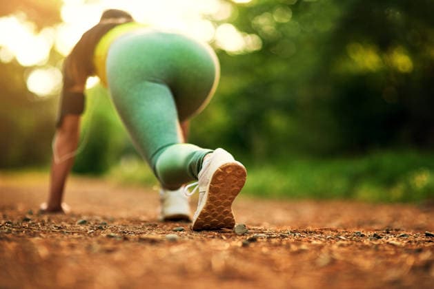Fitness, woman and start running outdoor for body health, wellness and exercise in nature. Cardio, ready and athlete training at park to prepare for race, marathon and sprint for workout in rear view. (License=RF) 21871610 ,model released, Symbolfoto  Copyright: xZoonar.com JADONx 21871610 ,model released, Symbolfoto ,property released