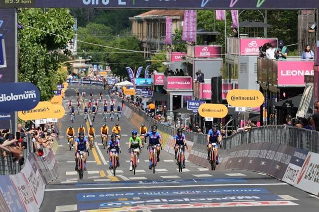 IPA84599130 - during giro-e stage 4 of the 109th edition of the Giro d Italia, a 138 km route from Catanzaro to Cosenza in the Calabria region, Italy.  Copyright: xFrancescoxFarina IPAxSportx xx 84599130