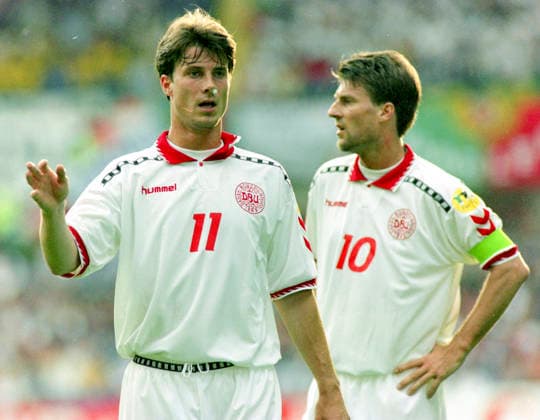 960609 Football, UEFA EURO, EM, Europameisterschaft,Fussball 1996 (England), Group D, Denmark - Portugal 1-1: Denmarks Laudrup brothers. Brian (L) and Michael Laudrup. Photo: BILDBYRAN M023_03 960609danpor scanx 960609 dia bbeng em em96 em 96 em 1996 em1996 fotboll football soccer denmark v portugal euro uefa euro 1996 euro1996 euro96 european championships europamästerskap hillsborough sheffield june 9 1996 *** 960609 Football, Uefa EURO 1996 England , Group D, Denmark Portugal 1 1 Denmarks Laudrup brothers Brian L and Michael Laudrup Photo BILDBYRAN M023 03 960609danpor scanx 960609 dia bbeng em em96 em 96 em 1996 em1996 football soccer denmark v portugal euro uefa euro 1996 euro1996 euro96 european championships european championships hillsborough sheffield june 9 1996  Copyright: BILDBYRAN BB960609BB063