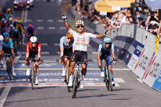 Ecuador™s Manuel Jhonatan Narvaez of UAE Team Emirates XRG winner of the stage on the finish line during Stage 4 of the Giro d™Italia, from Catanzaro to Cosenza, Italy, Tuesday, May 12, 2026.  Copyright: xGianxMattiaxD Albertox xLaPressex
